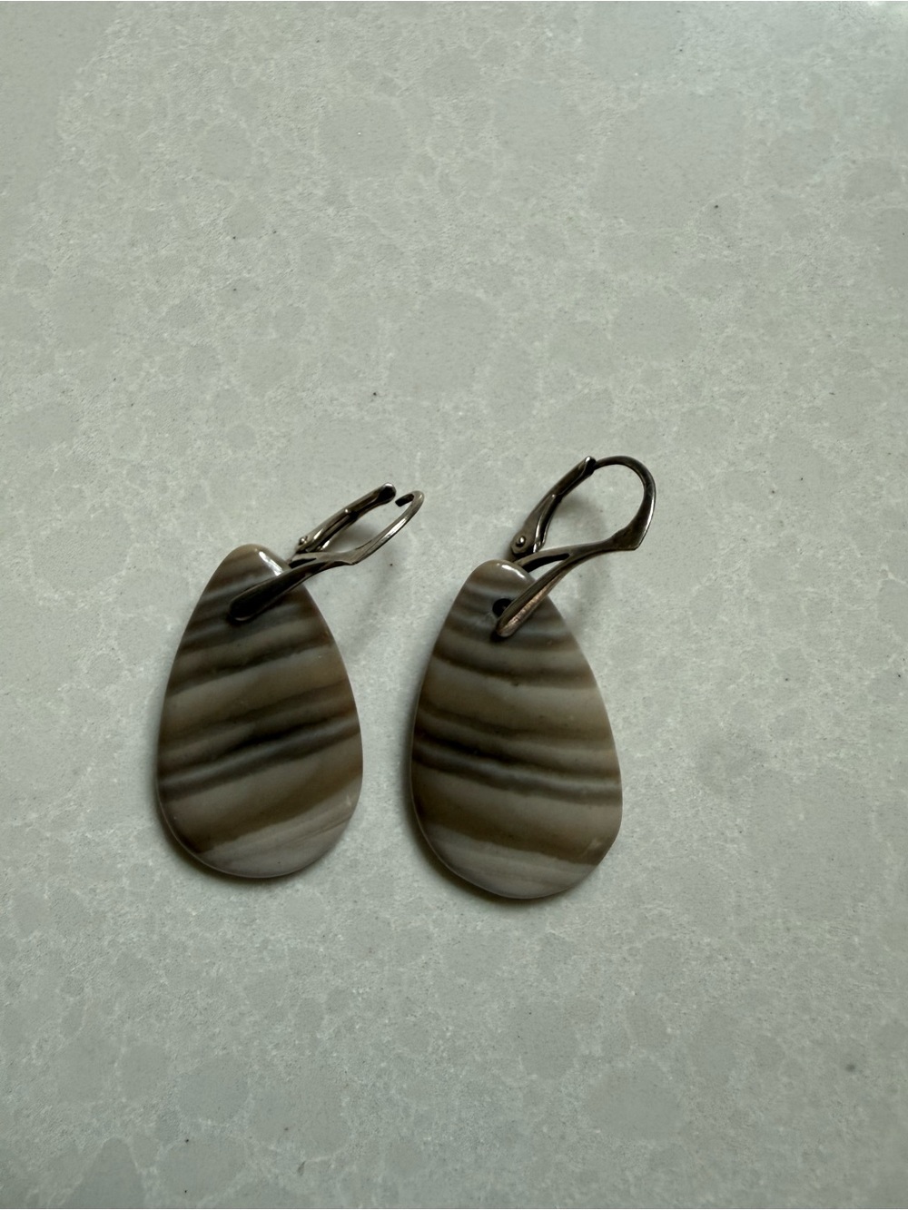 Natural agate drop minimalist earrings gray/tan tones